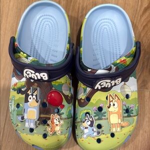 crocs classic bluey clog